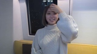 97乱伦约了个高颜值牛仔裤妹子啪啪镜头前后入表情可见...